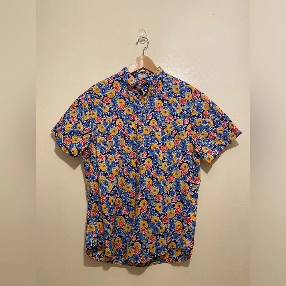 J. Crew Blue Floral Men's Button Down Shirt. Slim fit . Size M